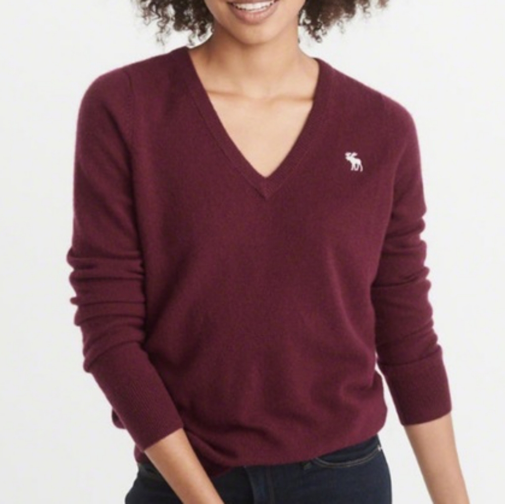 Abercrombie & Fitch V Neck Sweater in Burgundy